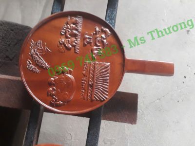 Quạt Tay Cầm Tròn Bằng Gỗ Họa Tiết