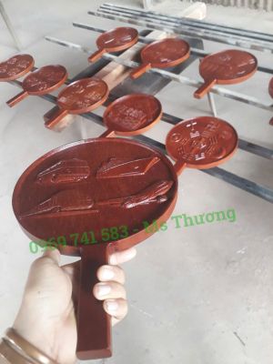 Quạt Tay Cầm Tròn Bằng Gỗ Họa Tiết