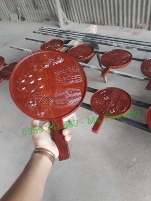 Quạt Tay Cầm Tròn Bằng Gỗ Họa Tiết